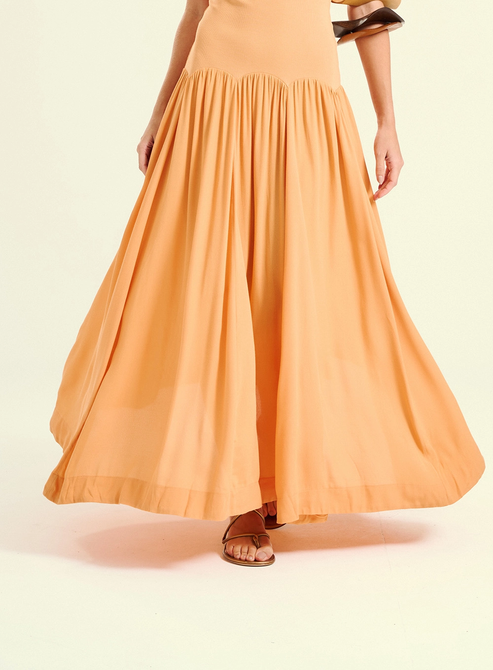 Miniatura de Vestido Feminino Longo Básico